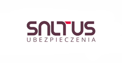 Logo Saltus Ubezpieczenia, z napisem "SALTUS" stylizowaną czcionką w kolorze ciemnobrązowo-czerwonym i napisem "UBEZPIECZENIA" mniejszą, jaśniejszą brązową czcionką pod spodem. Litera "T" w słowie Saltus ma mały czerwony akcent na górze.